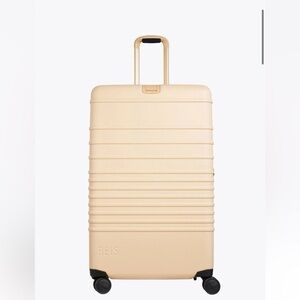 Brand new in box. Beis large check-in roller